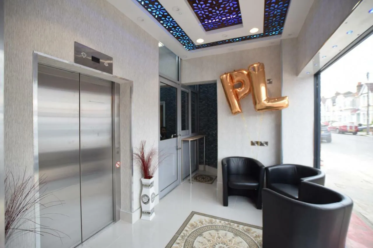 אילפורד Premierlux Serviced Apartments