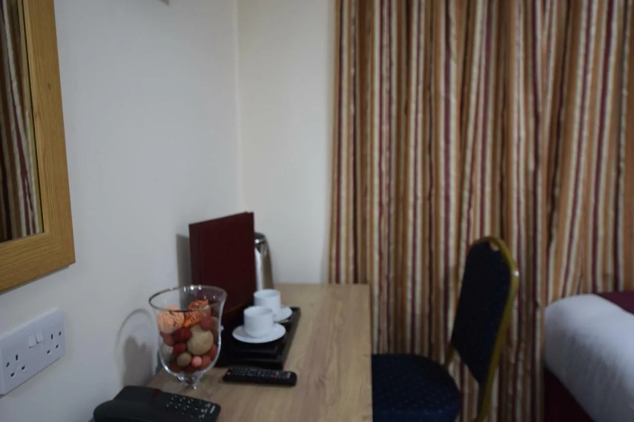 אילפורד Premierlux Serviced Apartments 0*,  בריטניה