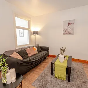 Holiday home Beautiful 4 Bedrooms House, 7 Walk To Train Station, Plumstead (Greater London)