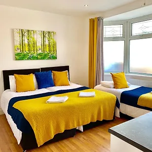 London Studio Apartments, Private Bathrooms And Parking Apartment