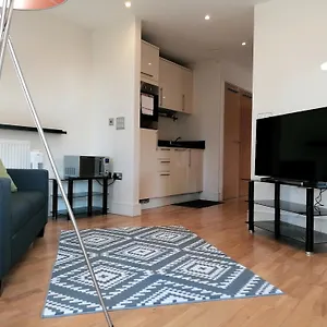 Apartment Canary Wharf Serviced, London
