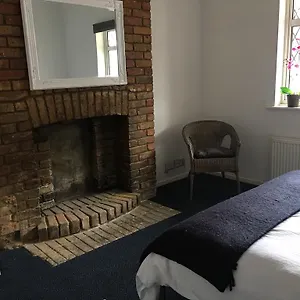 Lodge Lotus, Westcliff-on-Sea
